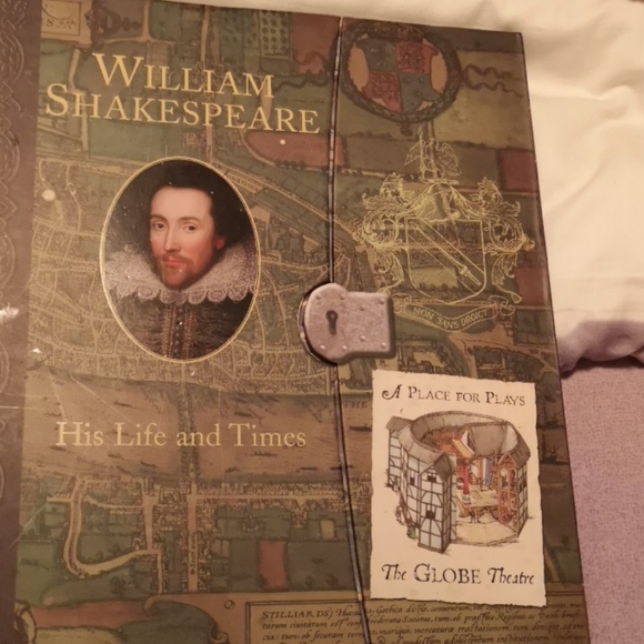 William Shakespeare Book - Picture 1 of 7